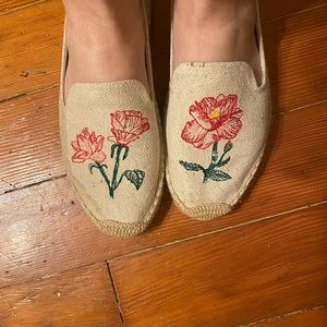 Neutral Soludos. Size 8